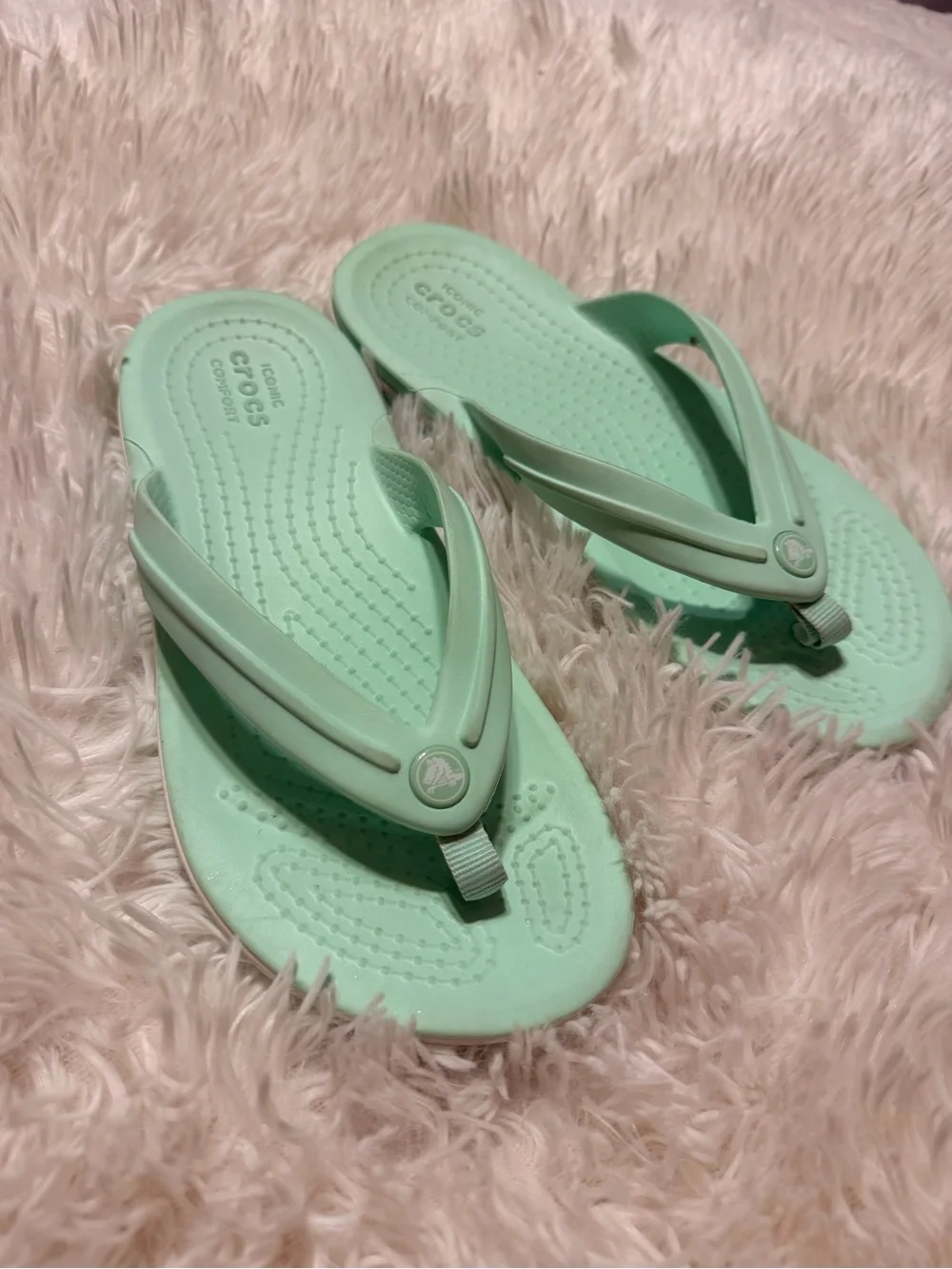 CROCS Mint Green Classic Flip Flops little girls size 1J